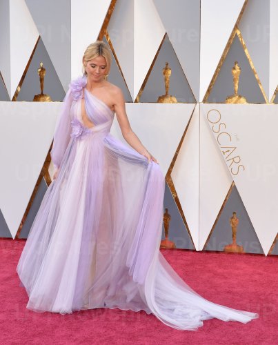 Heidi Klum arrives at the 88th Academy Awards