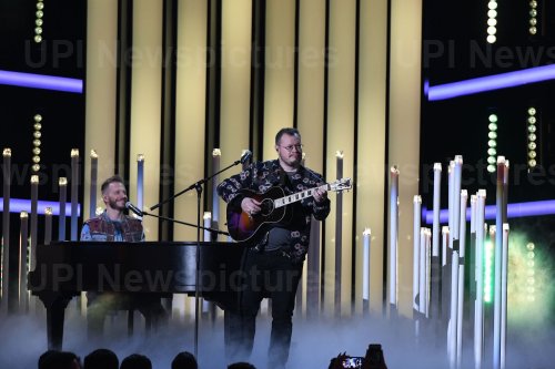 Latin Artist Sin Bandera at the 2016 Premios Tu Mundo Show