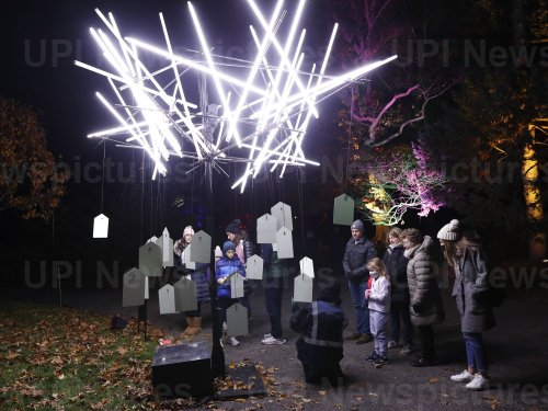 Lightscape Holiday Spectacular Opens at Brooklyn Botanic Garden